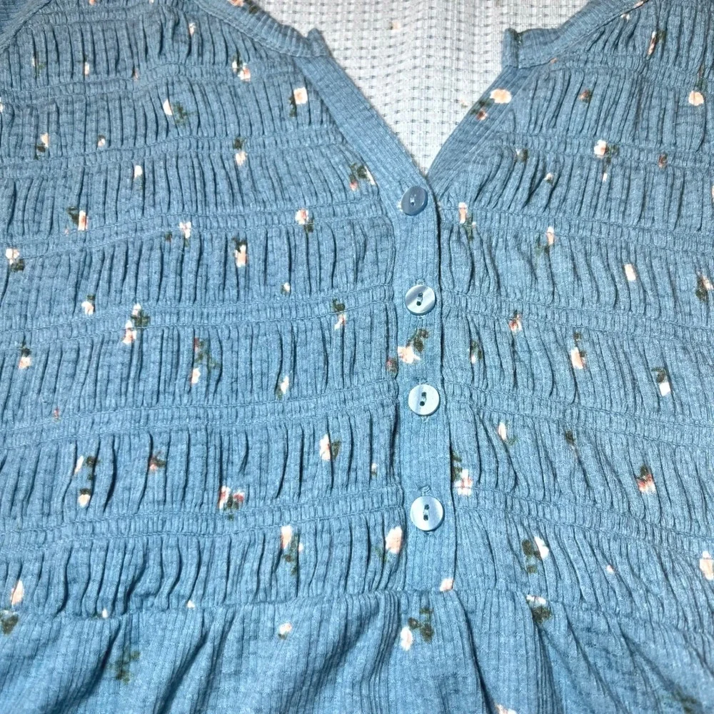 Torrid Womens 1 Plus Size Blue Floral Waffle Knit Smocked Top Henley Babydoll - Picture 7 of 11